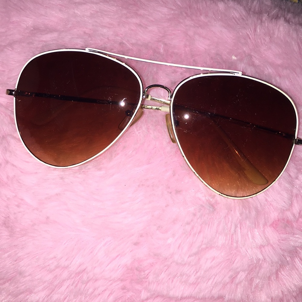 Selling these cute used sunglasses 🌻